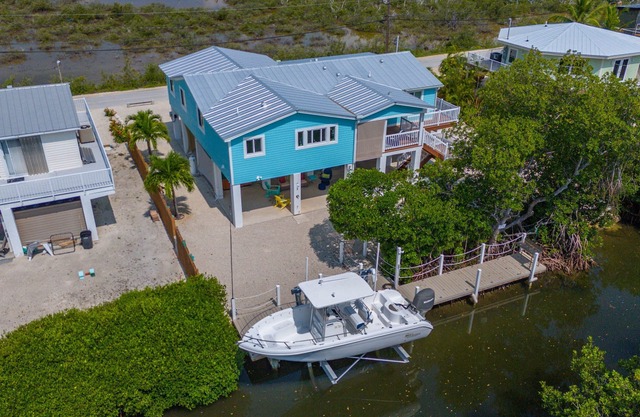 Lux Canal Front Home w/Dock, Near Looe Key – Fishing, Diving & Sunsets!