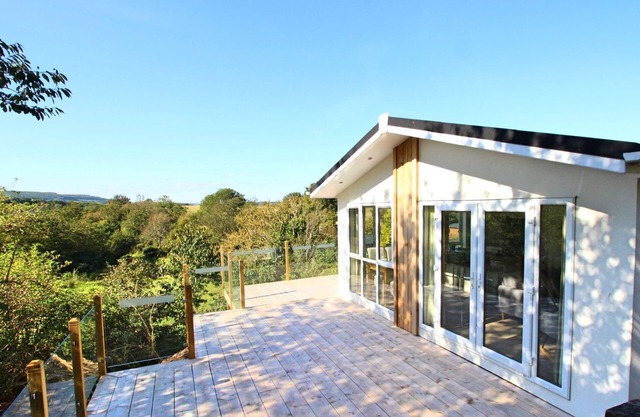 Lux Harrington - a lux lodge that sleeps 4 guests in 2 bedrooms