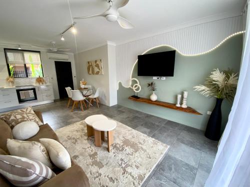 Lux in the City 1 Bedroom Apt with Pool Sleeps 3