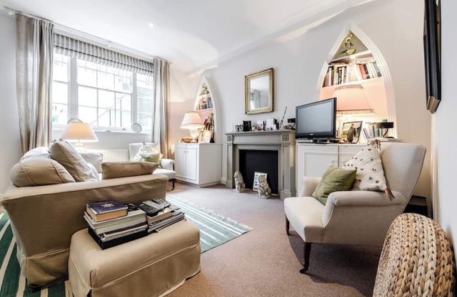 Lux Living | Pvt Garden | WiFi | 2 Bed | Victoria