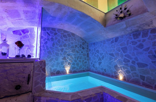 Lux Lucis - One Bedroom House, Sleeps 2