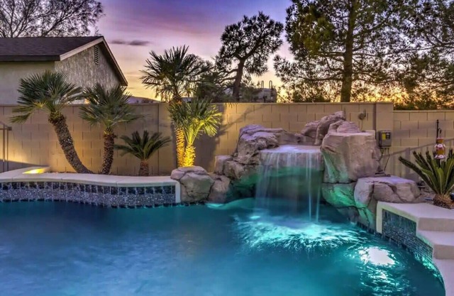 Lux Mansion w 7BR, Spa, Pool, Gym, Games &Casita