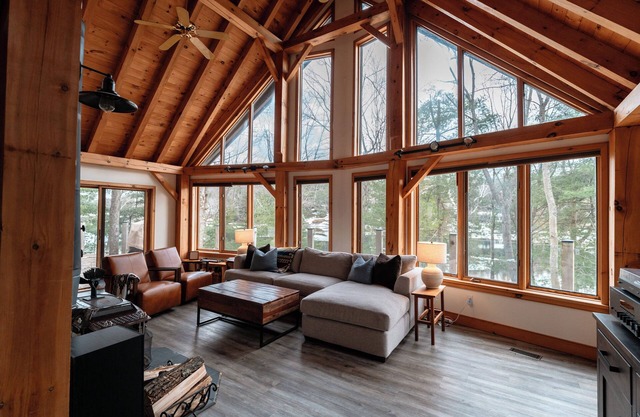 Lux Muskoka A Frame w/Sauna & Hot Tub | Beach | Volleyball