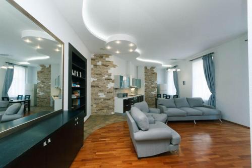LUX near Maidan, Khreschutyk 3BR