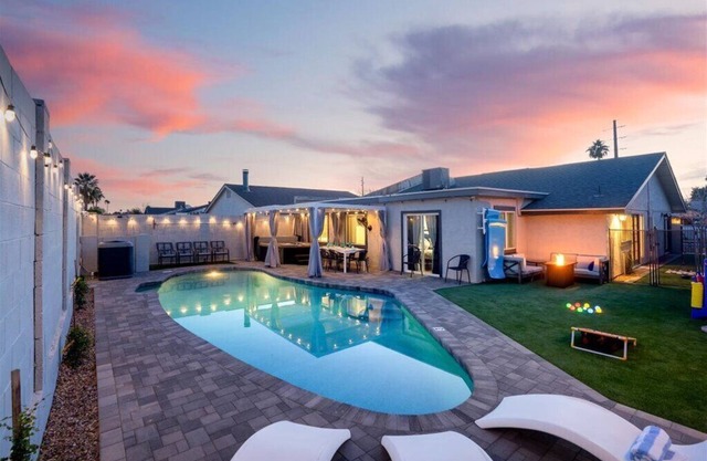 LUX NEW Home - Heated Pool, 2Kings, Spa, Old Town, West World, Fashion Square