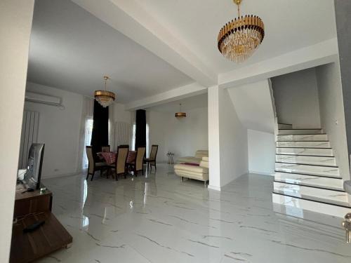 Lux Vila Lake