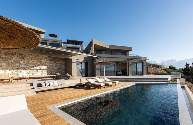 Lux Villa- Stunning View- Private Heated Pool -BBQ