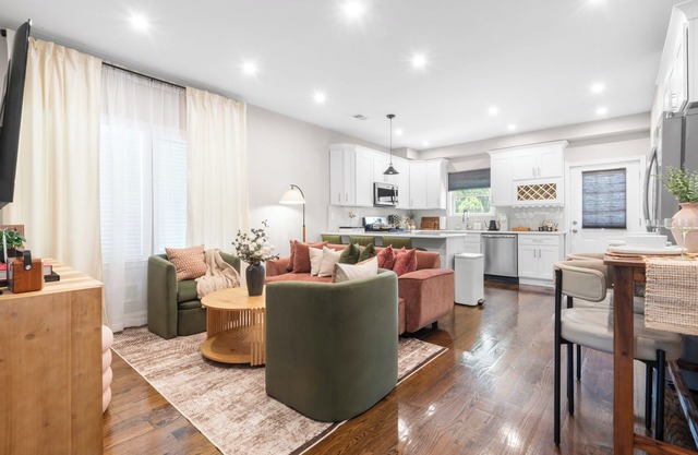 Luxe 2-Bedroom Home with AC, Fast WiFi, Private Patio, Gameroom 15minutes to NYC