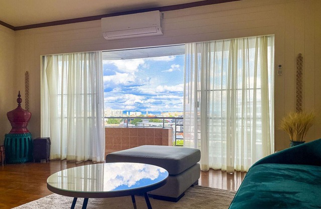 Luxe 2 BR Apartment in Nimman Area. Cable TV and Fibre Internet