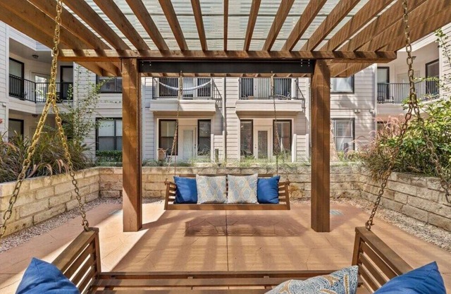 Luxe 2B Loft on South Congress w/ Balcony and Pool
