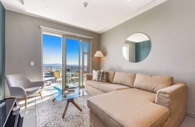 Luxe 2BR at The Tyrwhitt, Chic Rosebank Living