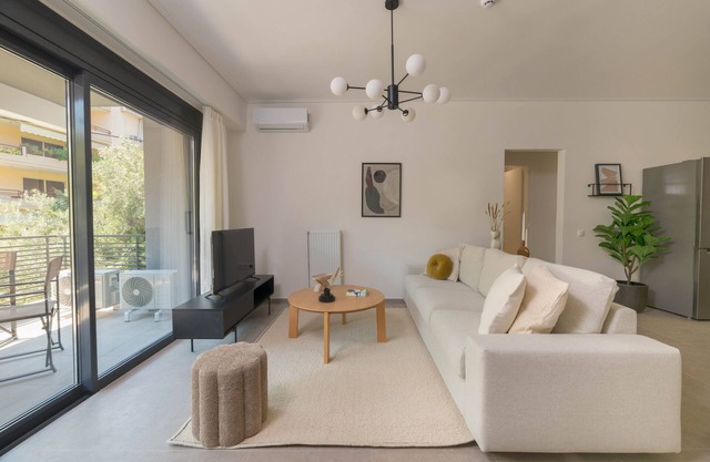 Luxe 2BR Living in Marousi