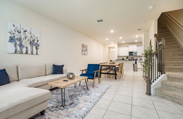 Luxe 3BR Townhome-Game-Table-Pool-Close to Beach