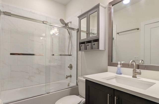 Luxe Arlington Park Home - Central to all of SRQ!