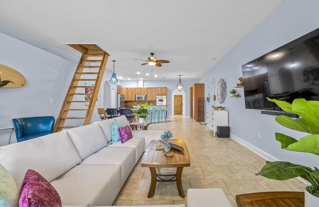LUXE ART DISTRICT 4/3.5 POOL HOME.HELLO GORGEOUS!