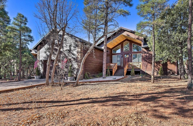 Luxe Cabin w/Deck & Fenced Yard in Lakeside!