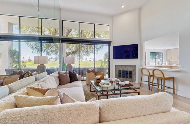 Luxe Condo in PGA West w/grill, patio, shared pool & hot tub-close to Coachella
