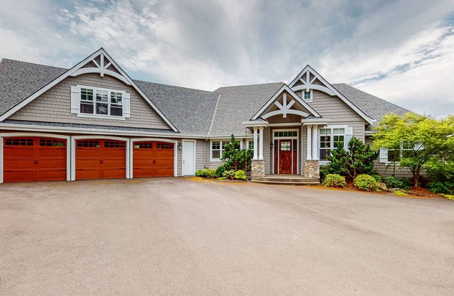 Luxe, dog-friendly estate with hot tub, theater, gym, playhouse & 4 fireplaces