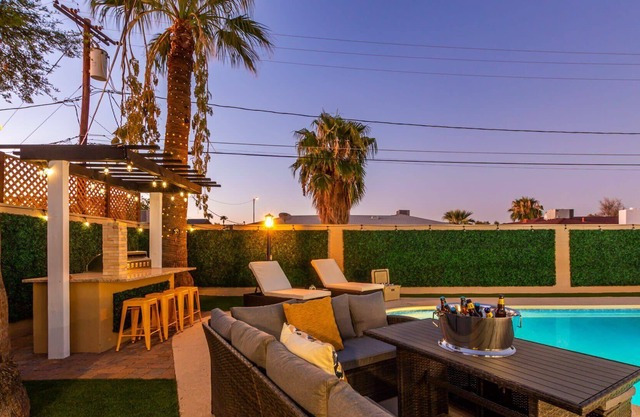 Luxe Downtown Scottsdale Oasis w/ Heated Pool