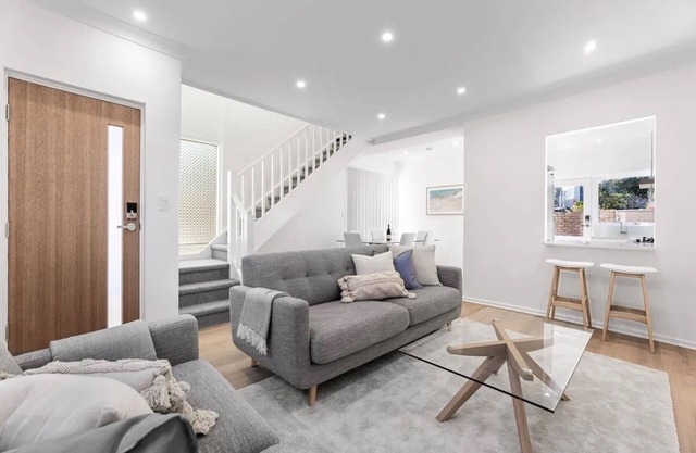 Luxe Glenelg No.1 | Beach, Backyard, Jetty Rd, Carport, BBQ, WiFi & Airport