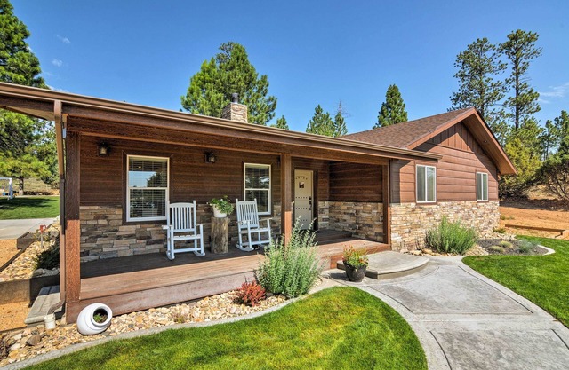 Luxe Home ~ 2 Mi to Bryce Canyon National Park!