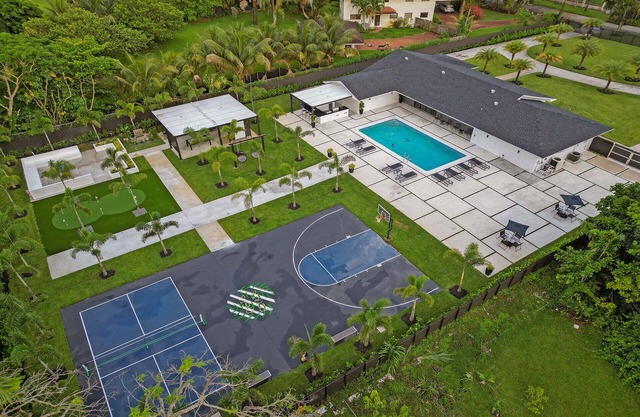 LUXE HOME: Heated Pool, BKT Ball Court, Pickleball etc.