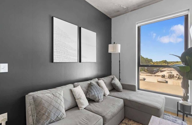 Luxe King 2BR Suite in South End Charlotte!