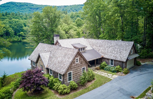 Luxe lakefront home with dock, kayak, canoe, home gym & great outdoor spaces