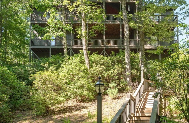 Luxe lodge-Sleeps 12-Close to Resort-Amenity Access