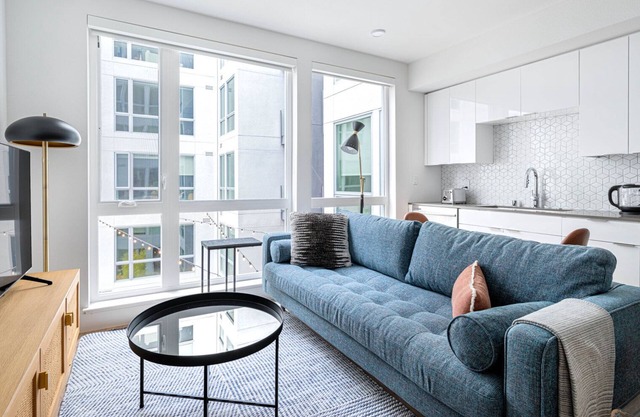 Luxe Oakland Studio w/AC, W/D, Gym, Coworking, near BART, by Blueground