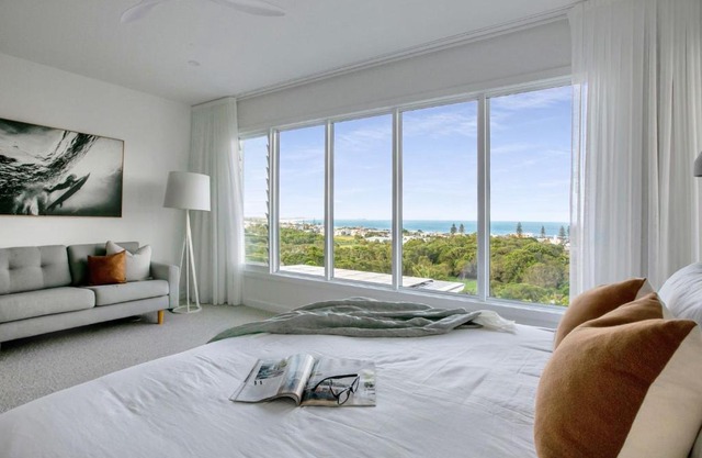 Luxe Paradise with sweeping Ocean Views & Pool