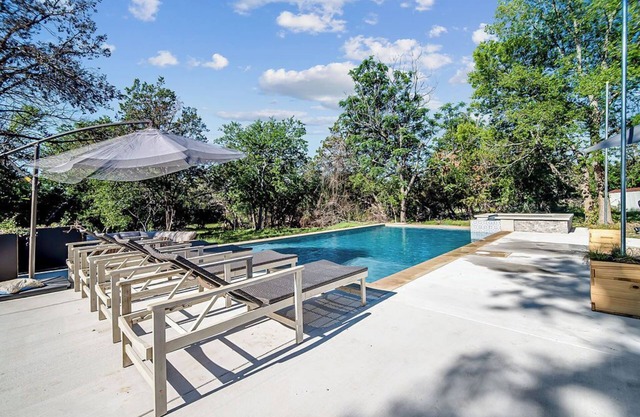 Luxe Poolside Retreat w/Sauna-Minutes from Downtown!