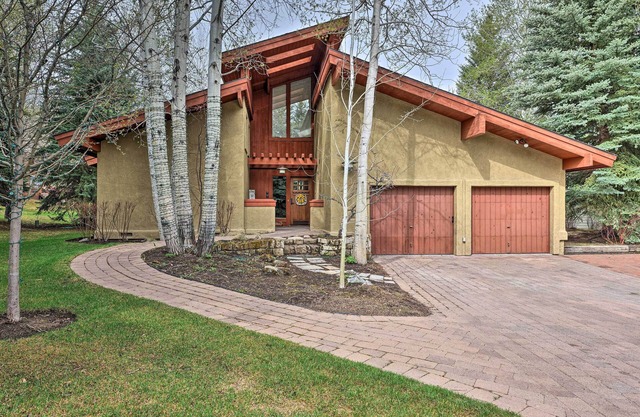 Luxe Sun Valley Retreat w/Hot Tub, 3 Mi to Resort