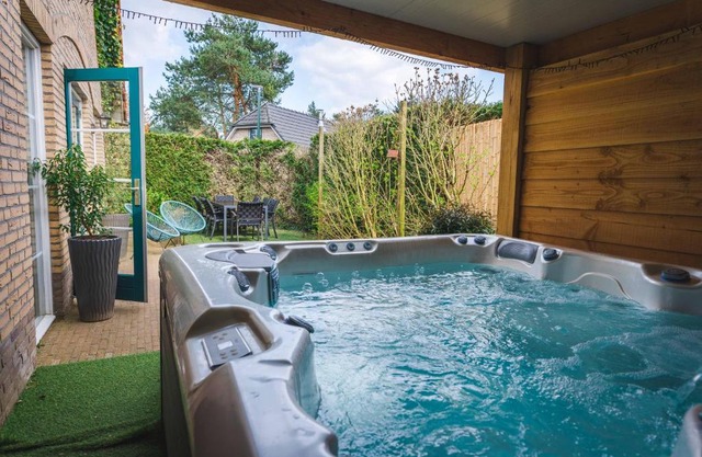 Luxe Veluws Vakantiehuis met JACUZZI