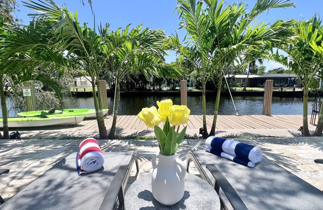 LUXE Waterfront! Htd Pool HotTub Kayaks n3ml to Beach/Las Olas Blvd. Sleeps 11