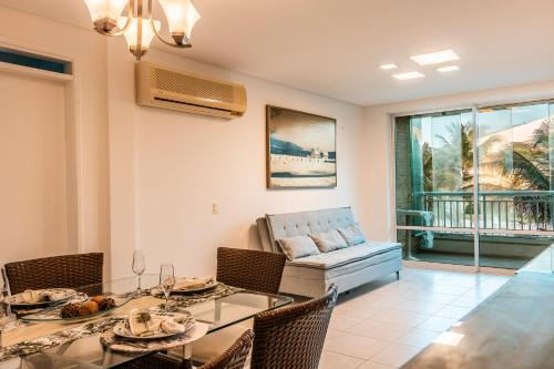 Luxo e Conforto à Beira-Mar no Porto das Dunas com 3 suítes, ideal para Famílias Exigentes