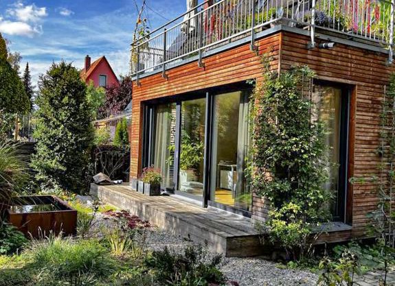 LUXOMES: Design Apartment - Near Airport