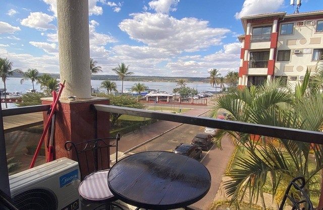 Luxuoso Flat em Resort com Vista Incrível Para o Lago