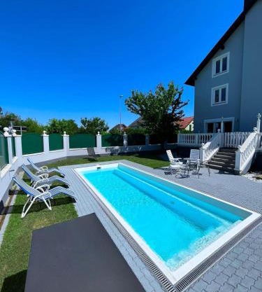 Luxuriöses Apartment mit Pool