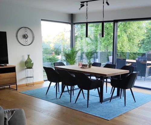 Luxuriöses Penthouse mit Blick auf die UNO-City und dem Kaiserwasser. 3Schlafzimmer, 2 Bäder, privat Lift ins Apartment