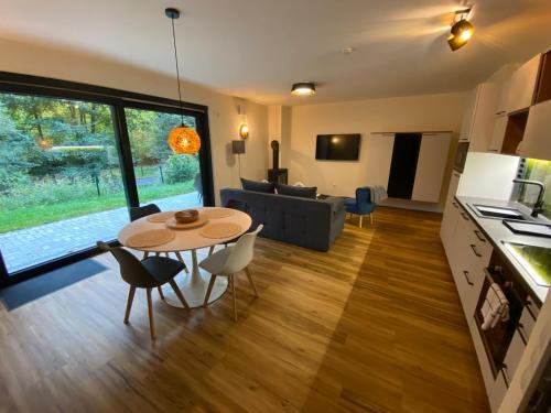 Luxuriöses rollstuhlgerechtes Ferienapartment A1 mit umzäunten Garten, 65qm