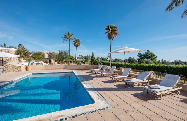 Luxurious Villa "Can Mariano" with Pool, Large Garden, Air Conditioning and Wi-Fi