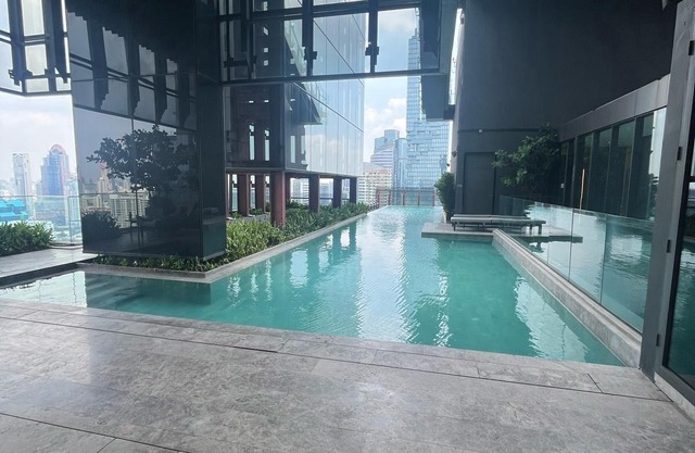 Luxurious Modern Retreat in the Heart of Silom