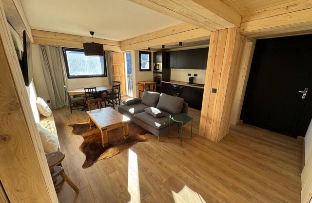 Luxurious 4-room chalet-style apartment. Cœur station d'Auron, 10 pers.