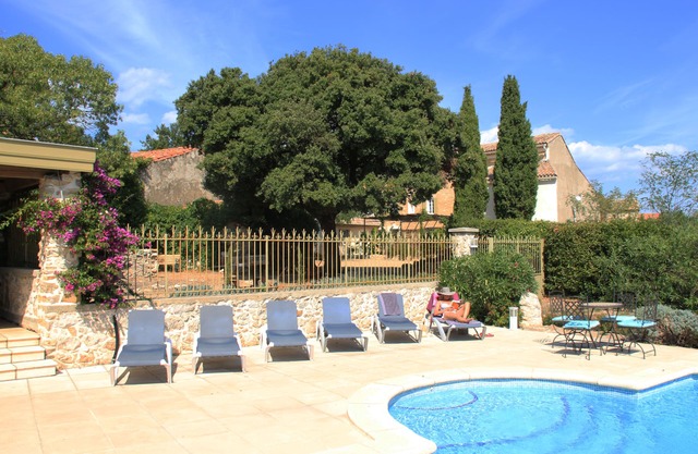 Luxurious charming house. Securing and warming pool. 10 rooms 9 bathrooms