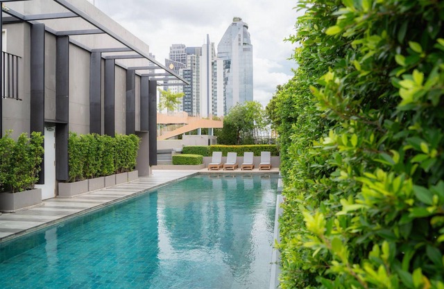 Luxurious 2BR Rooftop Pool & Gym Thong lor BTS