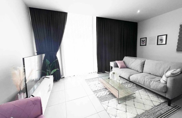 Luxurious 1 bed Cantonments apartment - Pine Court