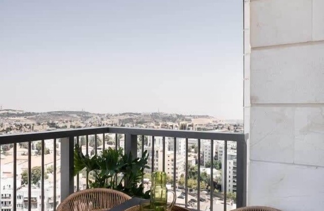 Luxurious 16th-Floor Apartment with Panoramic Views in Savyon View Tower, Jerusa