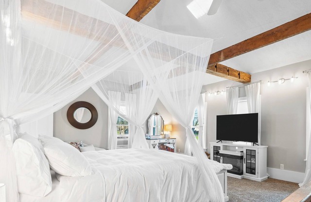 Luxurious 1875 centrally located Canton home w/lg suite, garden, & sunset view