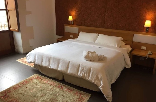 Luxurious 1BR Executive Suite at Syracuse